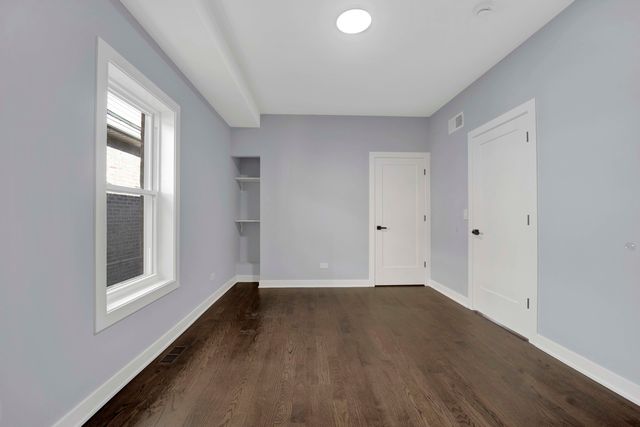 1047 N Saint Louis Avenue, Chicago, IL 60651