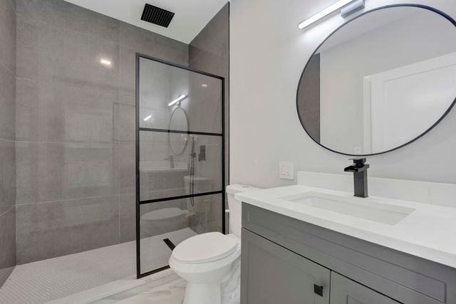 1047 N Saint Louis Avenue, Chicago, IL 60651