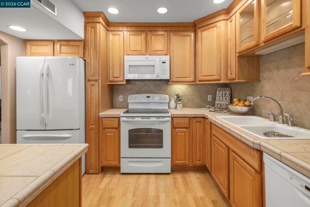 1160 Rockledge Lane 2, Walnut Creek, CA 94595