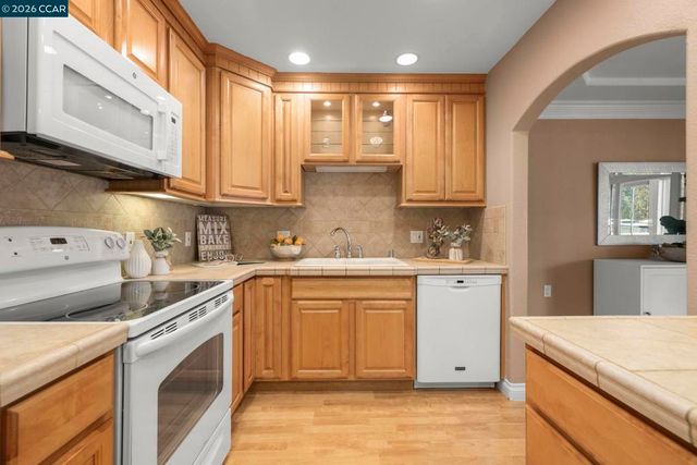 1160 Rockledge Lane 2, Walnut Creek, CA 94595