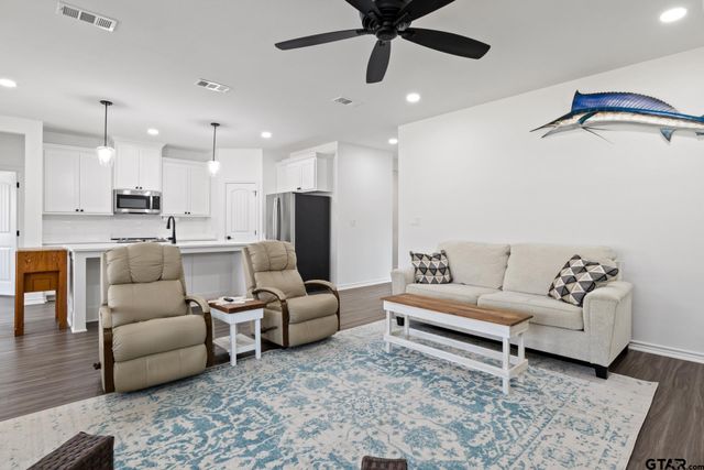 103 St. James, Mt Pleasant, TX 75455