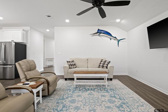 103 St. James, Mt Pleasant, TX 75455