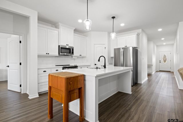 103 St. James, Mt Pleasant, TX 75455