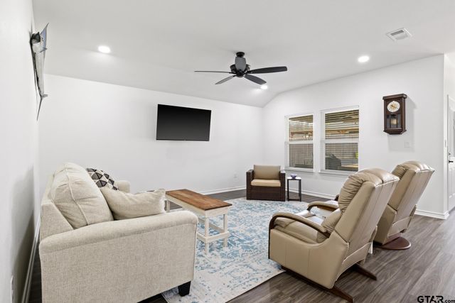 103 St. James, Mt Pleasant, TX 75455