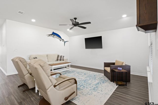 103 St. James, Mt Pleasant, TX 75455