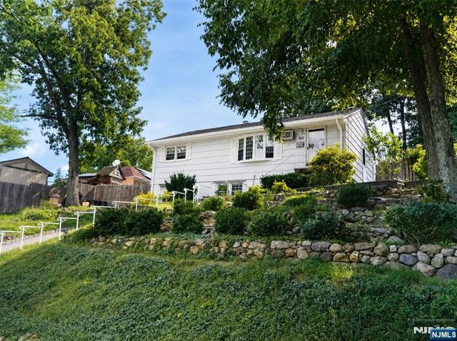 50 Knolls Road, Bloomingdale, NJ 07403
