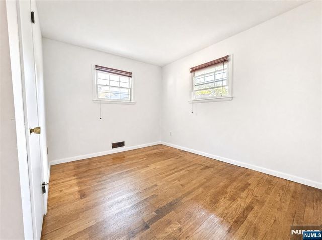 50 Knolls Road, Bloomingdale, NJ 07403