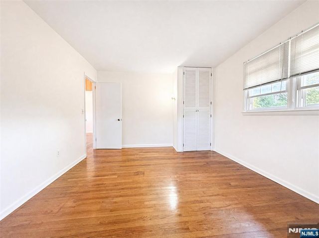 50 Knolls Road, Bloomingdale, NJ 07403