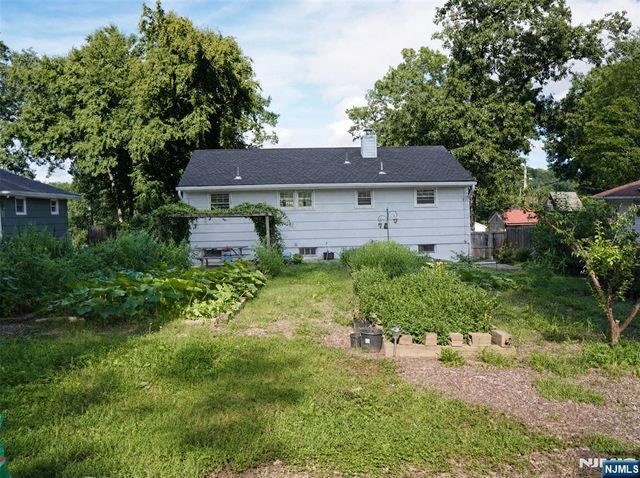 50 Knolls Road, Bloomingdale, NJ 07403