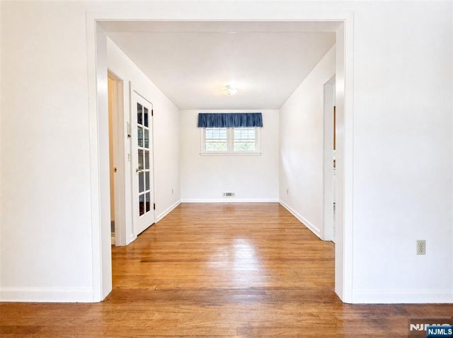 50 Knolls Road, Bloomingdale, NJ 07403