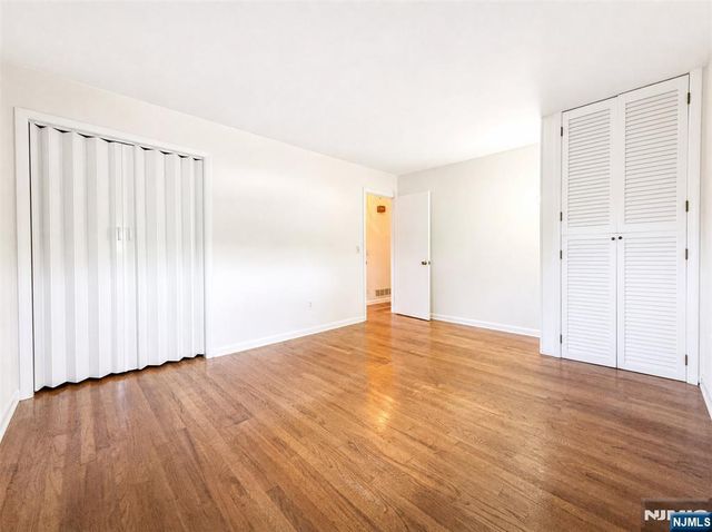 50 Knolls Road, Bloomingdale, NJ 07403