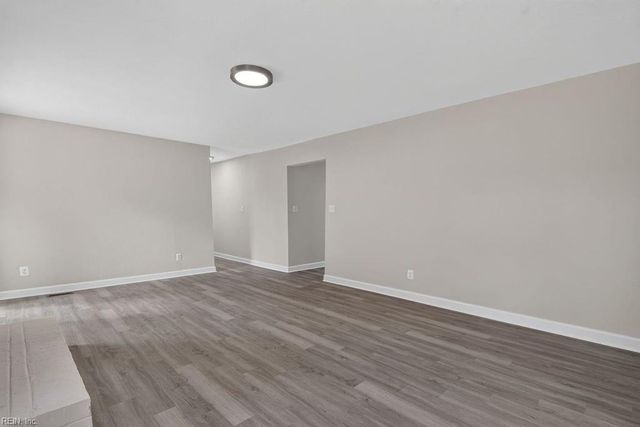 112 W Rexford DR, Newport News, VA 23608
