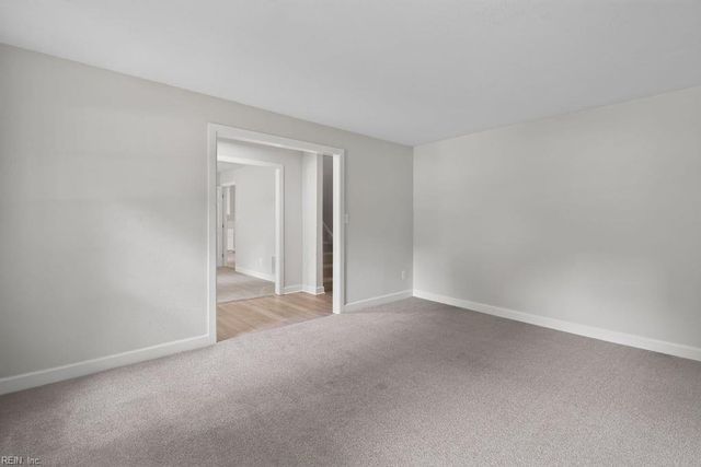 112 W Rexford DR, Newport News, VA 23608
