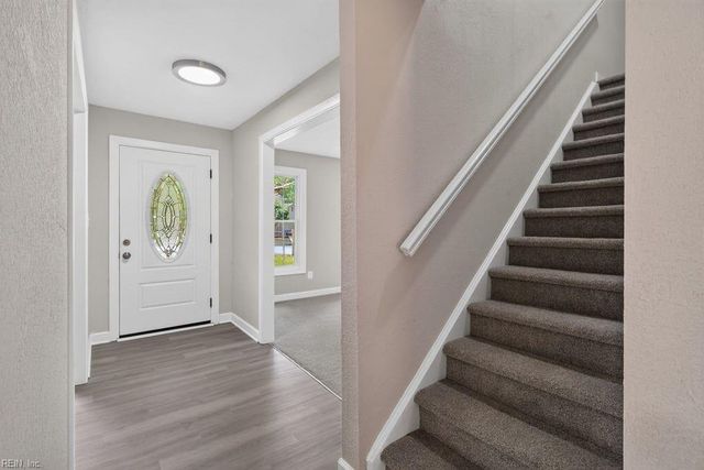 112 W Rexford DR, Newport News, VA 23608
