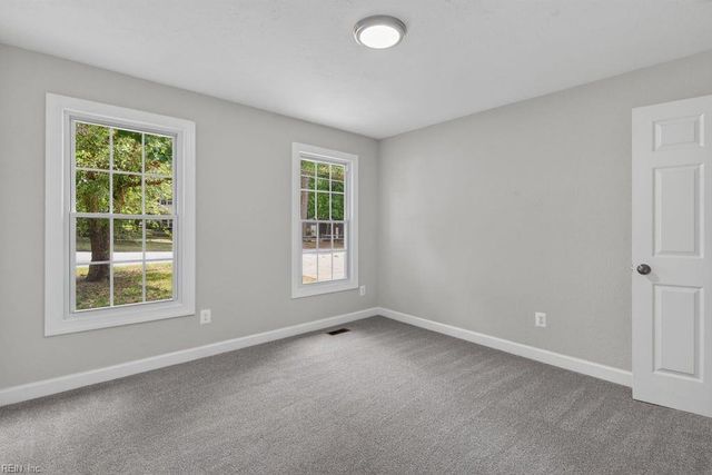112 W Rexford DR, Newport News, VA 23608
