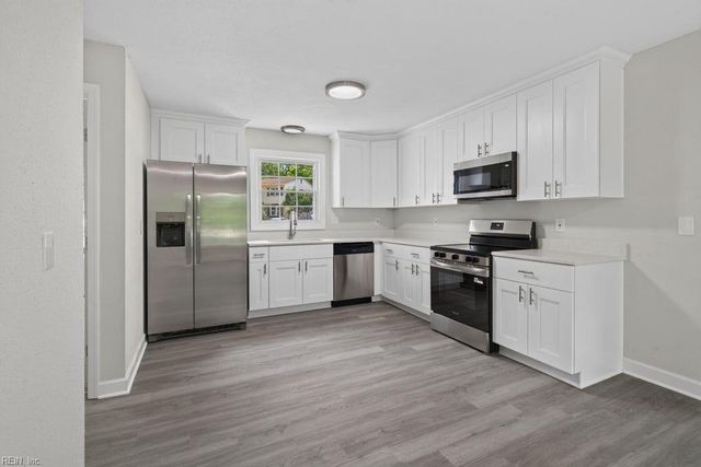 112 W Rexford DR, Newport News, VA 23608