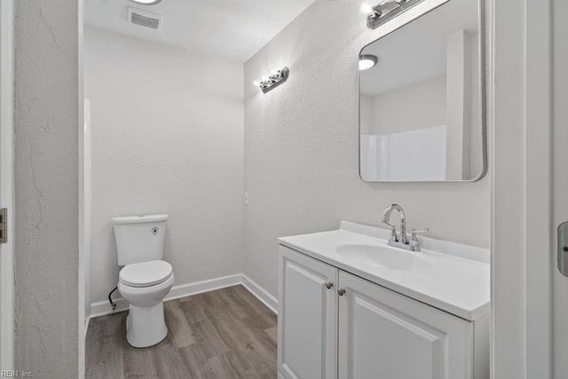 112 W Rexford DR, Newport News, VA 23608
