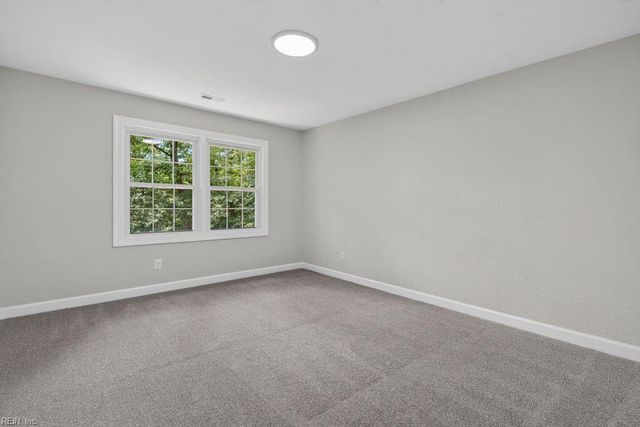112 W Rexford DR, Newport News, VA 23608