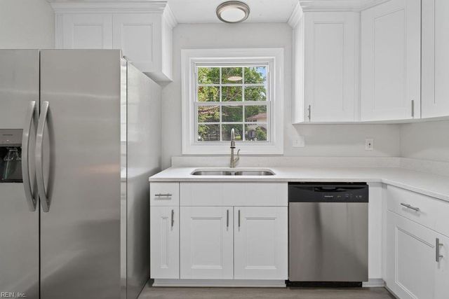 112 W Rexford DR, Newport News, VA 23608