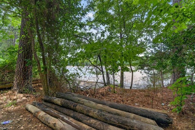 112 W Rexford DR, Newport News, VA 23608