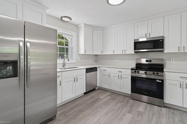 112 W Rexford DR, Newport News, VA 23608
