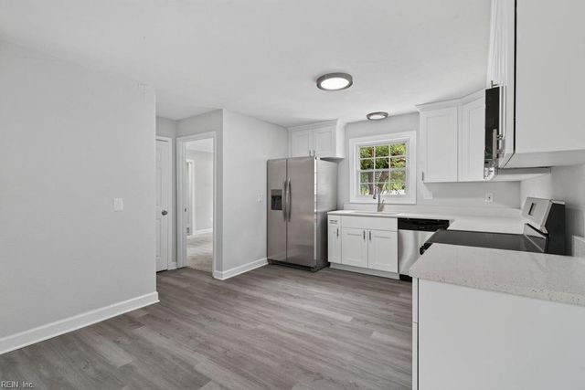 112 W Rexford DR, Newport News, VA 23608