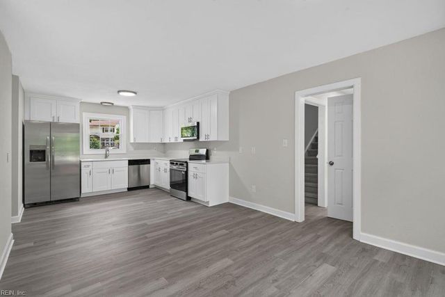 112 W Rexford DR, Newport News, VA 23608
