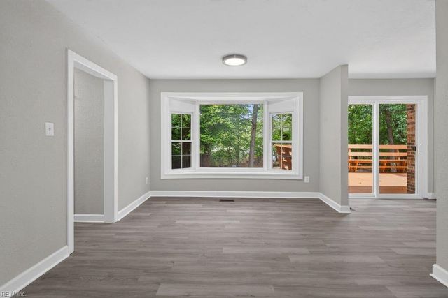 112 W Rexford DR, Newport News, VA 23608