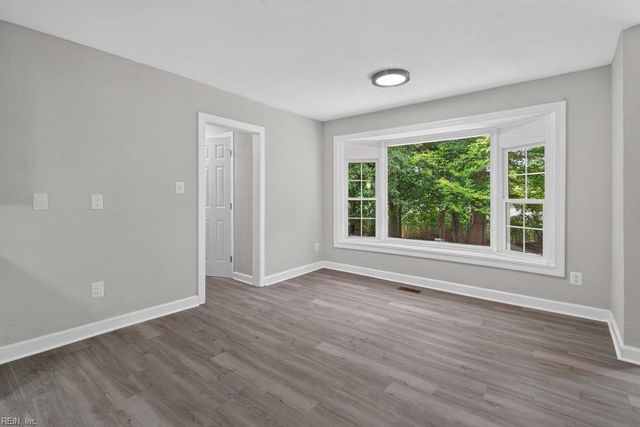 112 W Rexford DR, Newport News, VA 23608