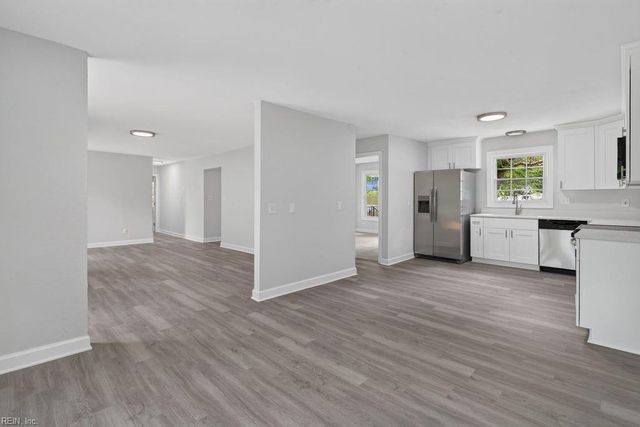 112 W Rexford DR, Newport News, VA 23608