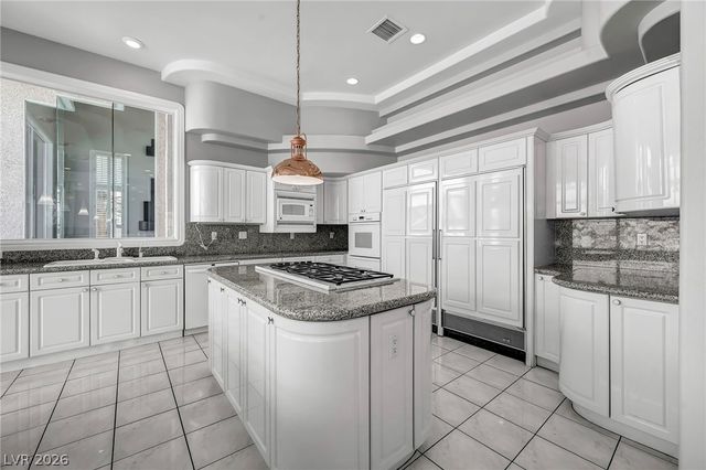 8798 Big Bluff Avenue, Las Vegas, NV 89148