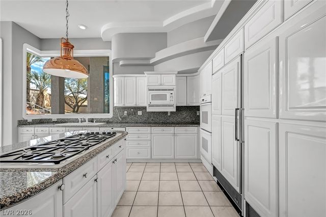 8798 Big Bluff Avenue, Las Vegas, NV 89148
