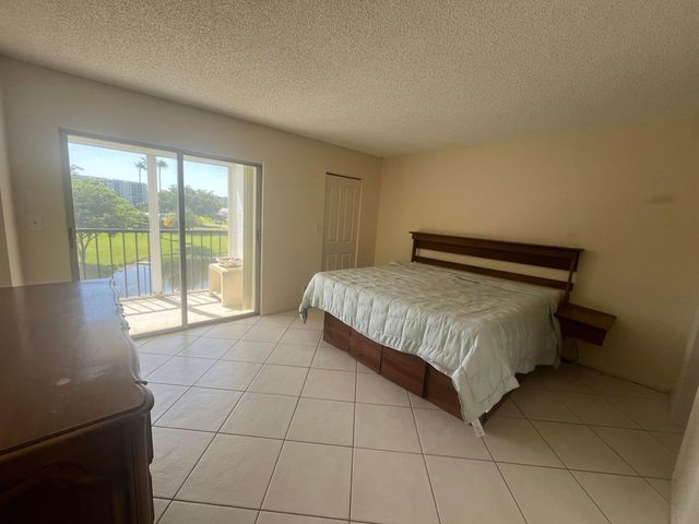 7006 HUNTINGTON Lane 302, Delray Beach, FL 33446
