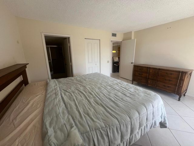 7006 HUNTINGTON Lane 302, Delray Beach, FL 33446