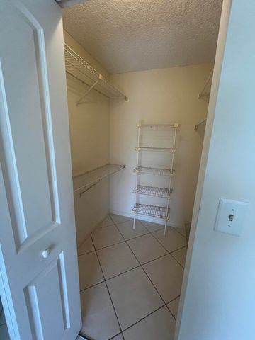 7006 HUNTINGTON Lane 302, Delray Beach, FL 33446