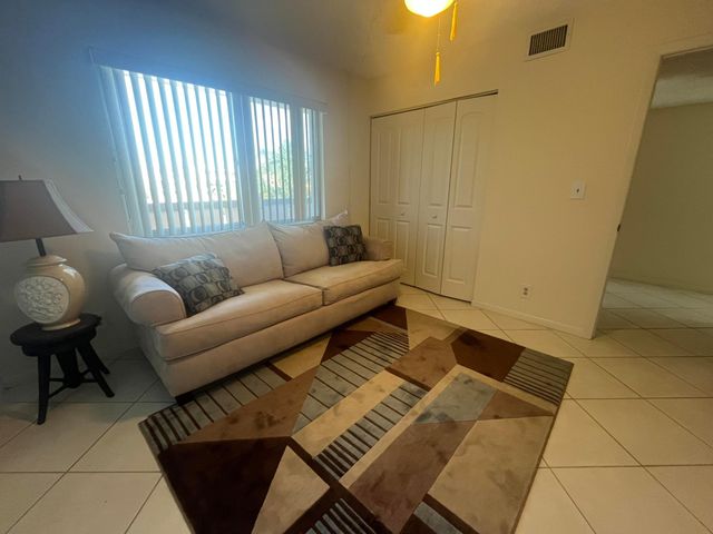 7006 HUNTINGTON Lane 302, Delray Beach, FL 33446