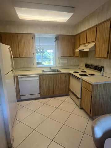 7006 HUNTINGTON Lane 302, Delray Beach, FL 33446