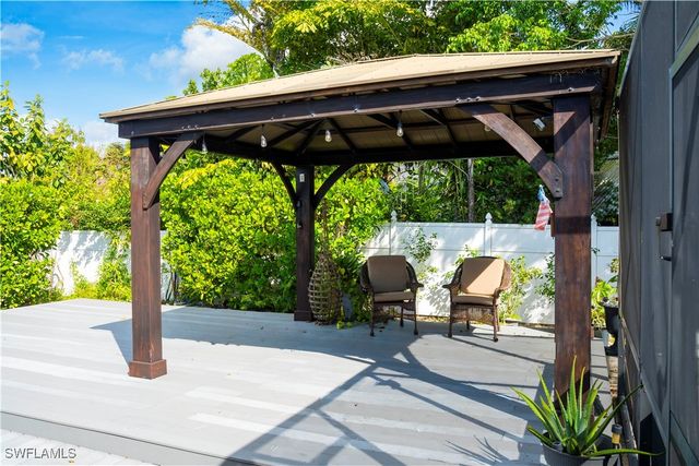 233 Baltusrol DR, Naples, FL 34113