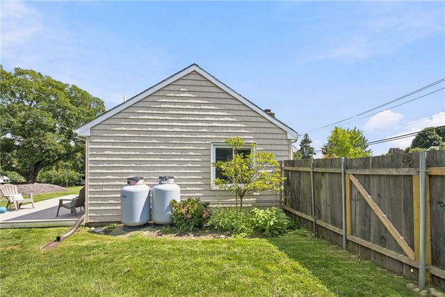 561 Boyds Lane, Portsmouth, RI 02871