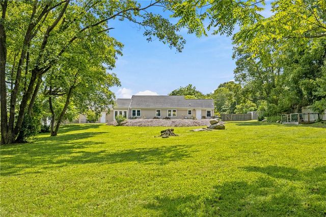 561 Boyds Lane, Portsmouth, RI 02871