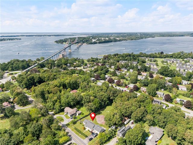 561 Boyds Lane, Portsmouth, RI 02871