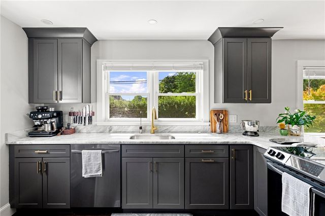 561 Boyds Lane, Portsmouth, RI 02871