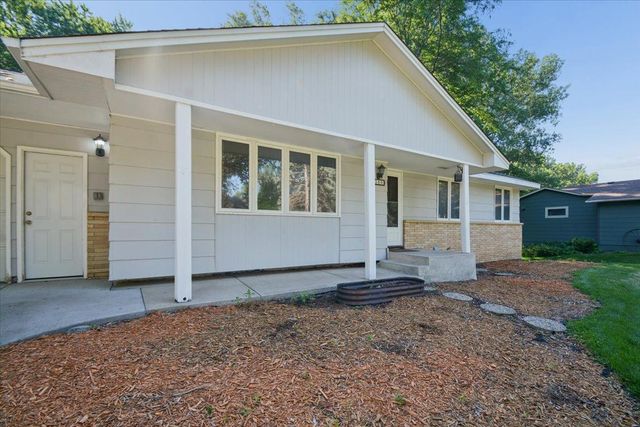 300 Quaker Lane N, Plymouth, MN 55441