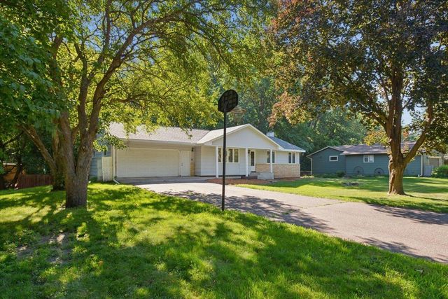 300 Quaker Lane N, Plymouth, MN 55441