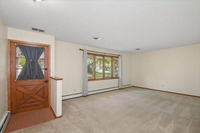 300 Quaker Lane N, Plymouth, MN 55441