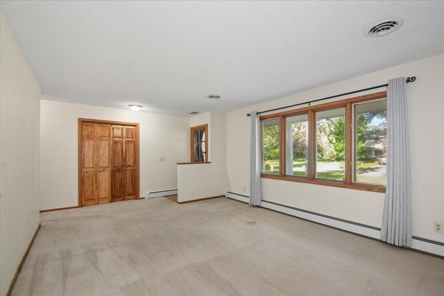 300 Quaker Lane N, Plymouth, MN 55441