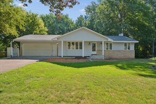 300 Quaker Lane N, Plymouth, MN 55441