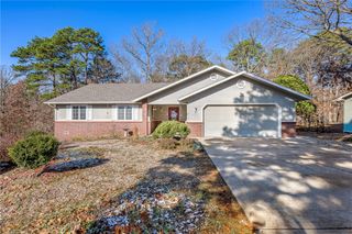 4 Lyndhurst Drive, Bella Vista, AR 72714