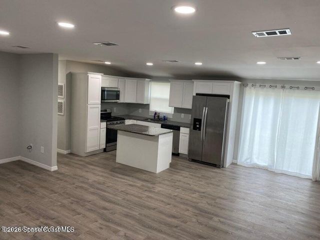 2944 Century Oaks Circle, West Melbourne, FL 32904