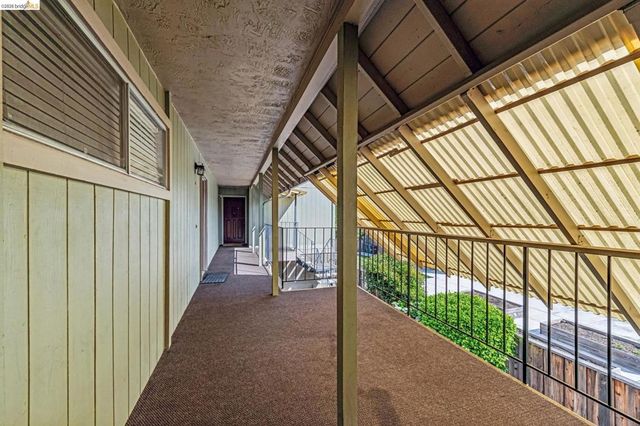 76 Oakes Blvd., San Leandro, CA 94577